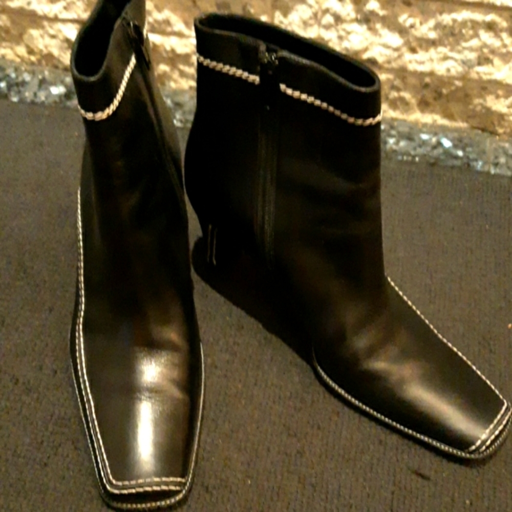 Black &White Stiching Via Spiga Booties